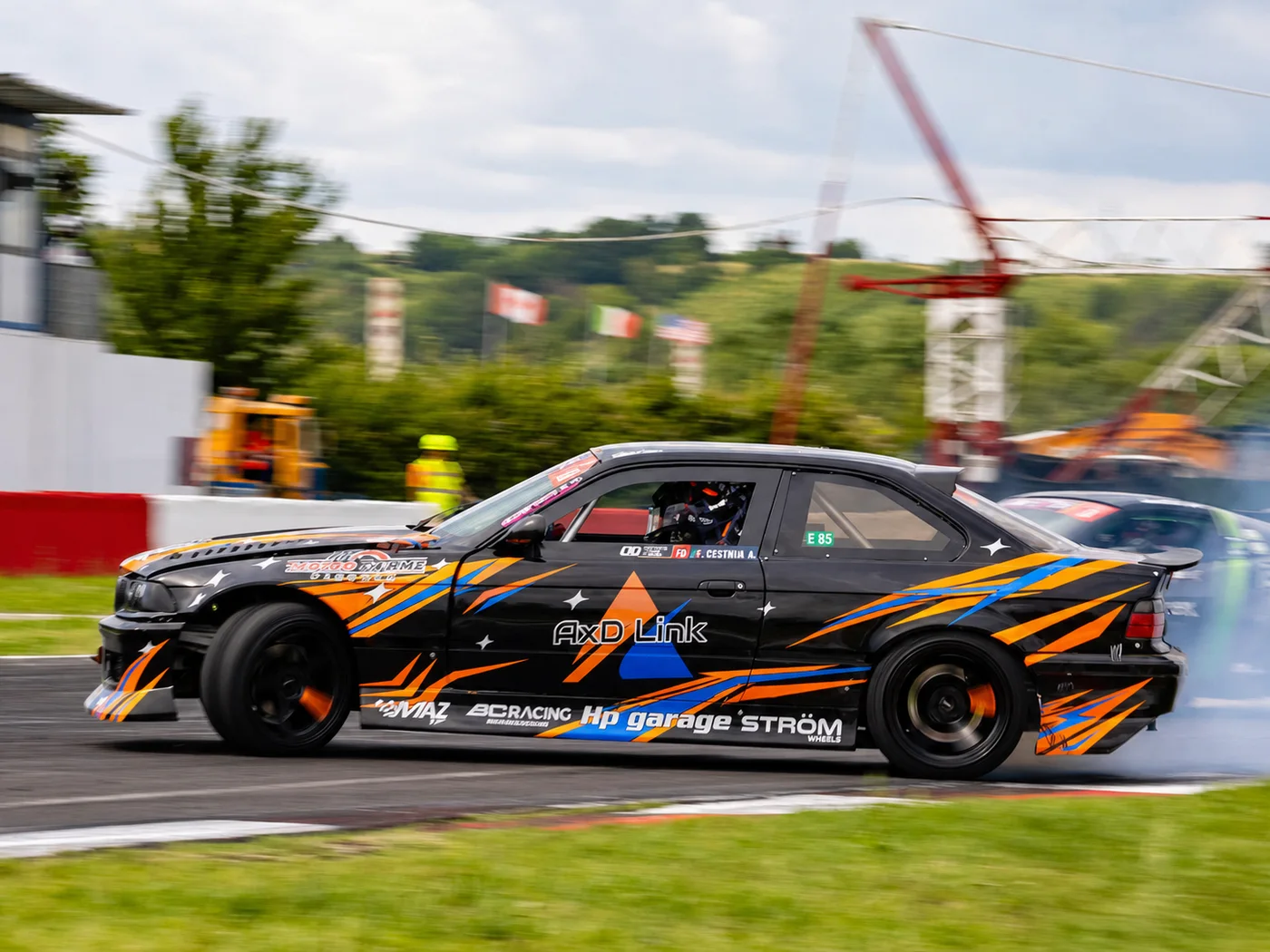 Vettura AxD Link in drift ad alta velocità